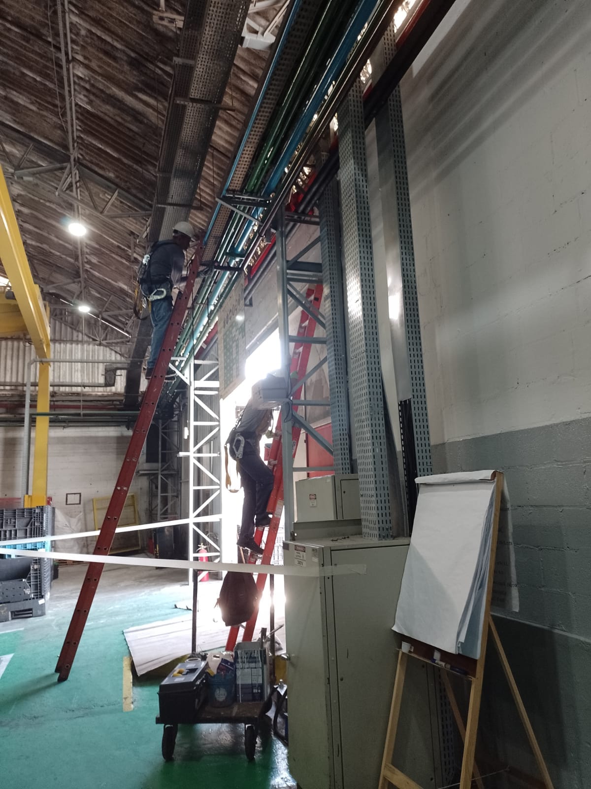 Acabamento de reforma residencial com pintura e piso em São Paulo