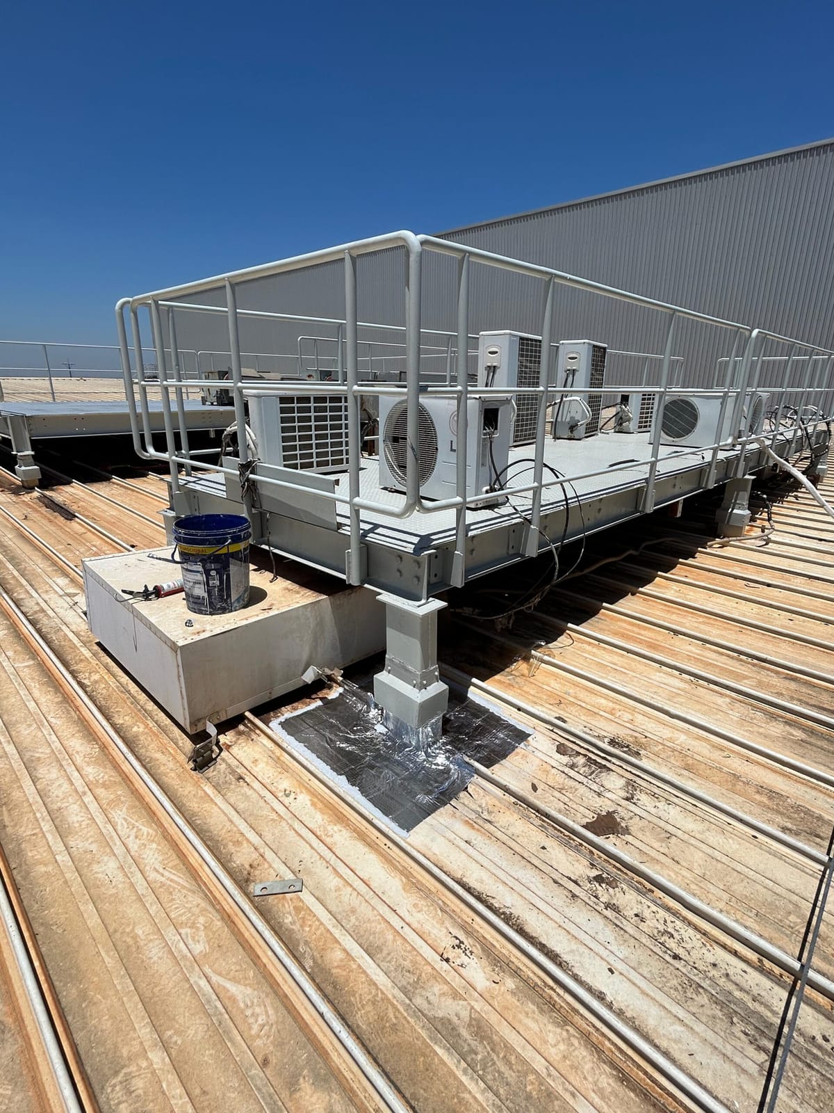 Reforma de cozinha americana com bancada em imóvel São Paulo